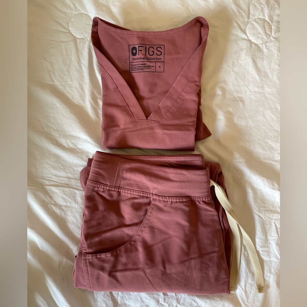 Figs Scrub Set in Mauve